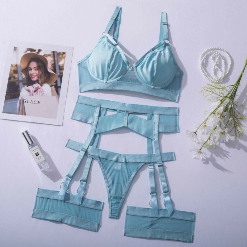 String bleu clair sexy pour femme, avec jarretières.